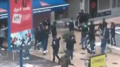Hinchas del Celta y el Betis se enzarzan en una pelea multitudinaria en Vigo