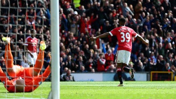 Marcus Rashford marca con el Manchester United ante el Aston Villa