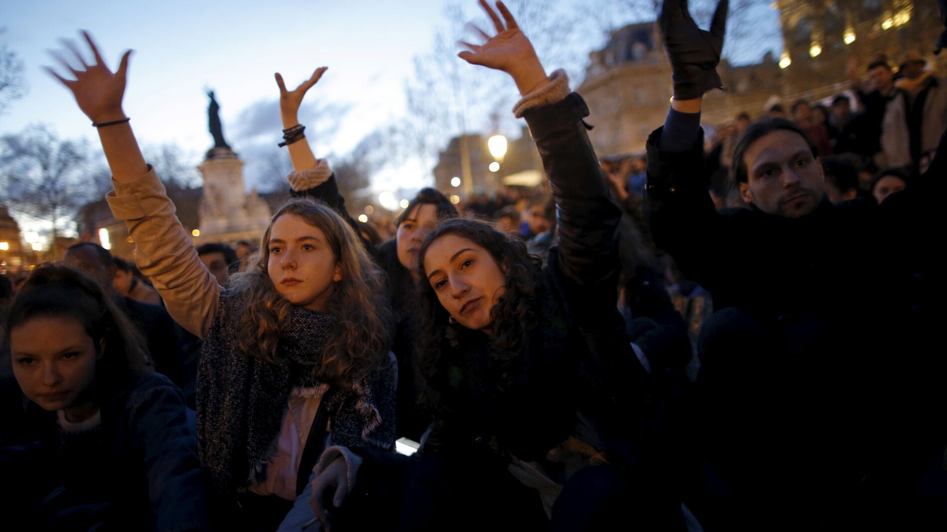 Protesta de la "Noche en pie", en la plaza de la Rep&uacute;blica