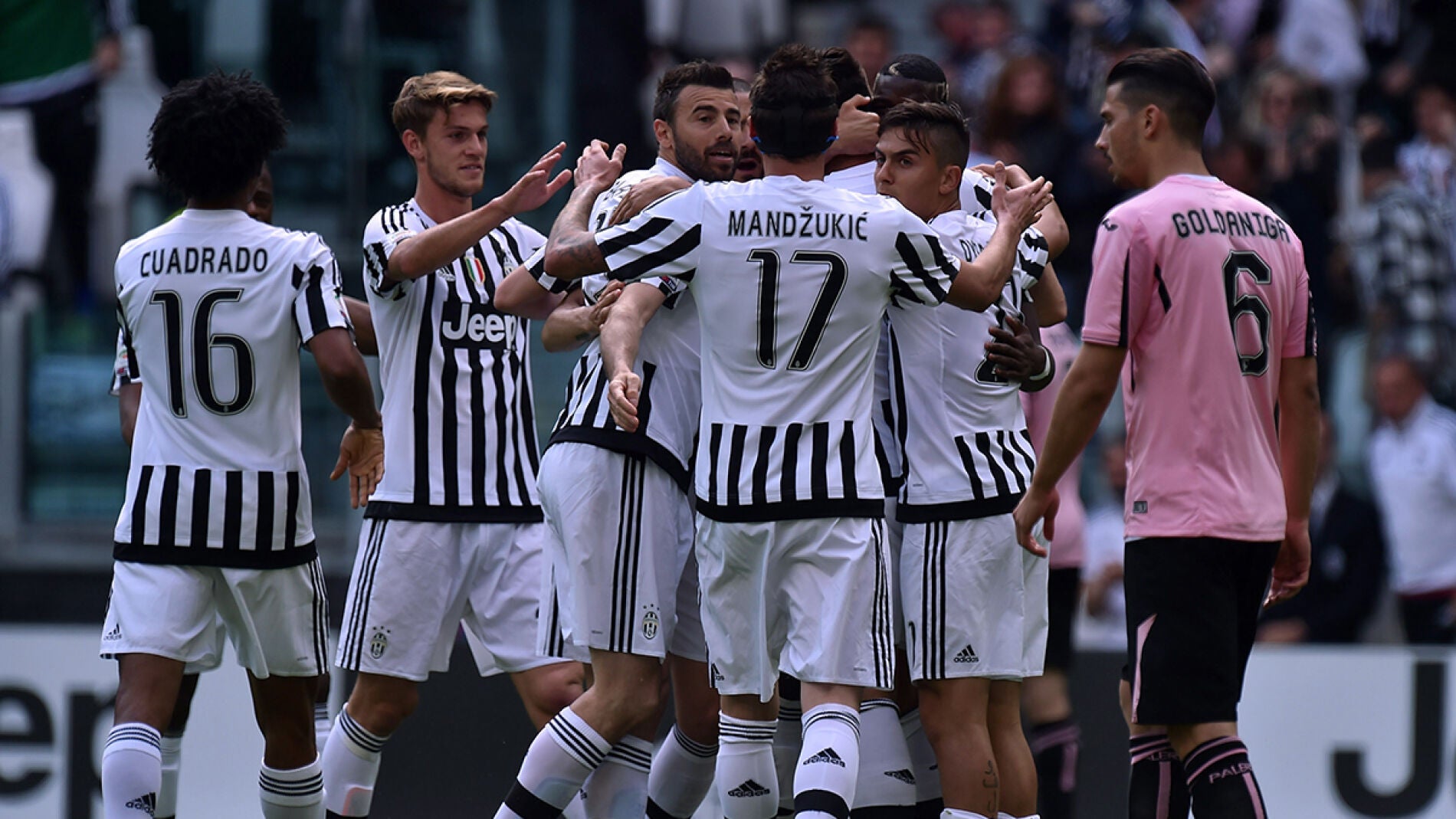 La Juventus festejano uno de sus goles ante el Palermo