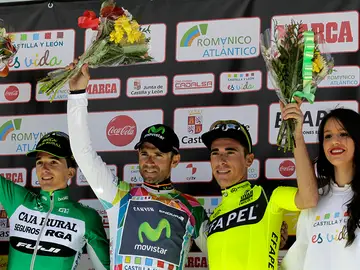 El ciclista del Movistar Team Alejandro Valverde junto a Joni Silva Brandao El ciclista del Movistar Team Alejandro Valverde junto a Joni Silva Brandao