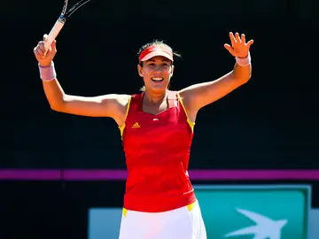 Muguruza celebra un triunfo con la selección Muguruza celebra un triunfo con la selección