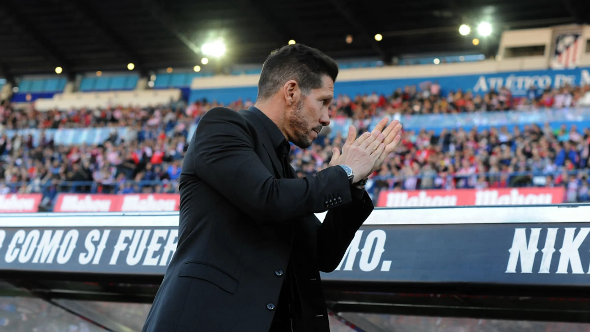 Simeone aplaude al público del Calderón Simeone aplaude al público del Calderón