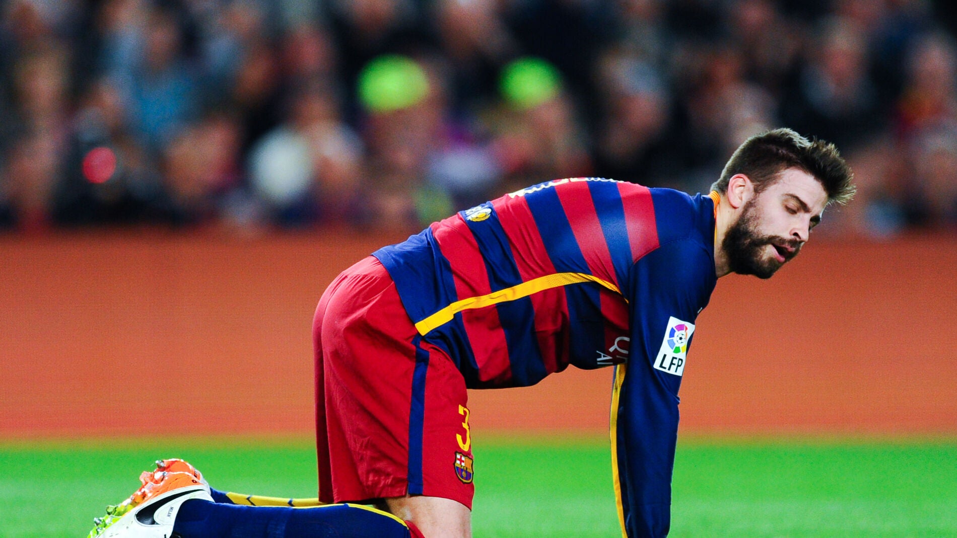 Piqu&eacute; lamenta una ocasi&oacute;n fallada en el Camp Nou