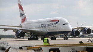 Un avi&oacute;n de la aerol&iacute;nea British Airways