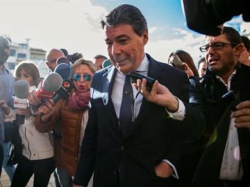 Ignacio González a su llegada a los juzgados de Estepona