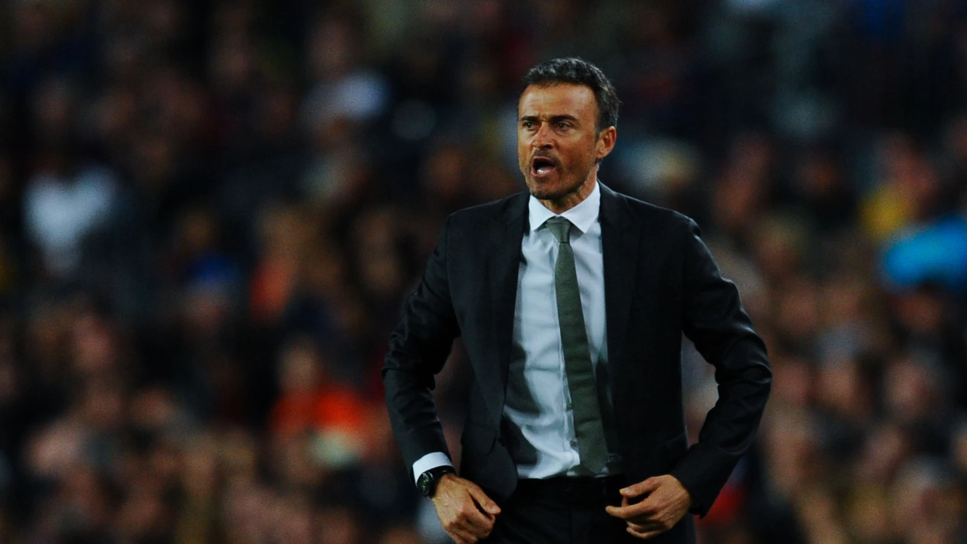 Luis Enrique protesta una decisión arbitral Luis Enrique protesta una decisión arbitral