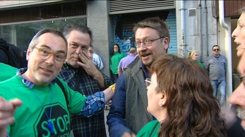 Dom&egrave;nech participa en un escrache contra la sede del PP en Barcelona