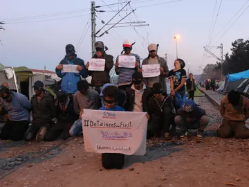 Protestas en las vías ferroviarias a su paso por Idomeni Protestas en las vías ferroviarias a su paso por Idomeni