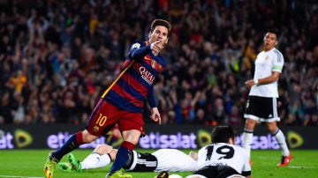 Leo Messi celebra su gol ante el Valencia