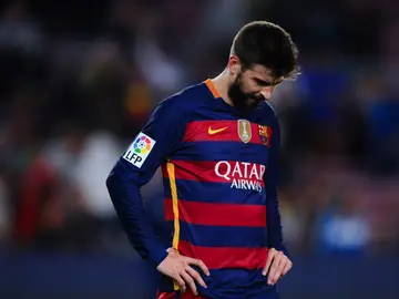 Gerard Piqué se lamenta tras una ocasión en el partido Gerard Piqué se lamenta tras una ocasión en el partido