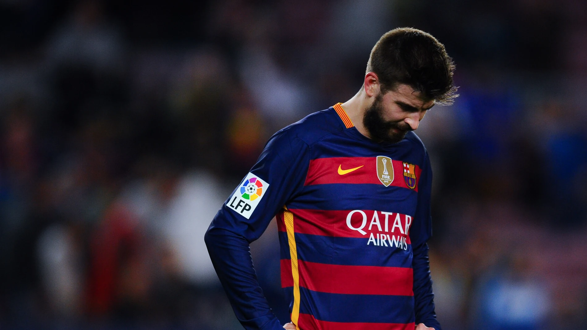 Gerard Piqué se lamenta tras una ocasión en el partido Gerard Piqué se lamenta tras una ocasión en el partido
