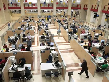 Funcionarios en una administración pública Funcionarios en una administración pública