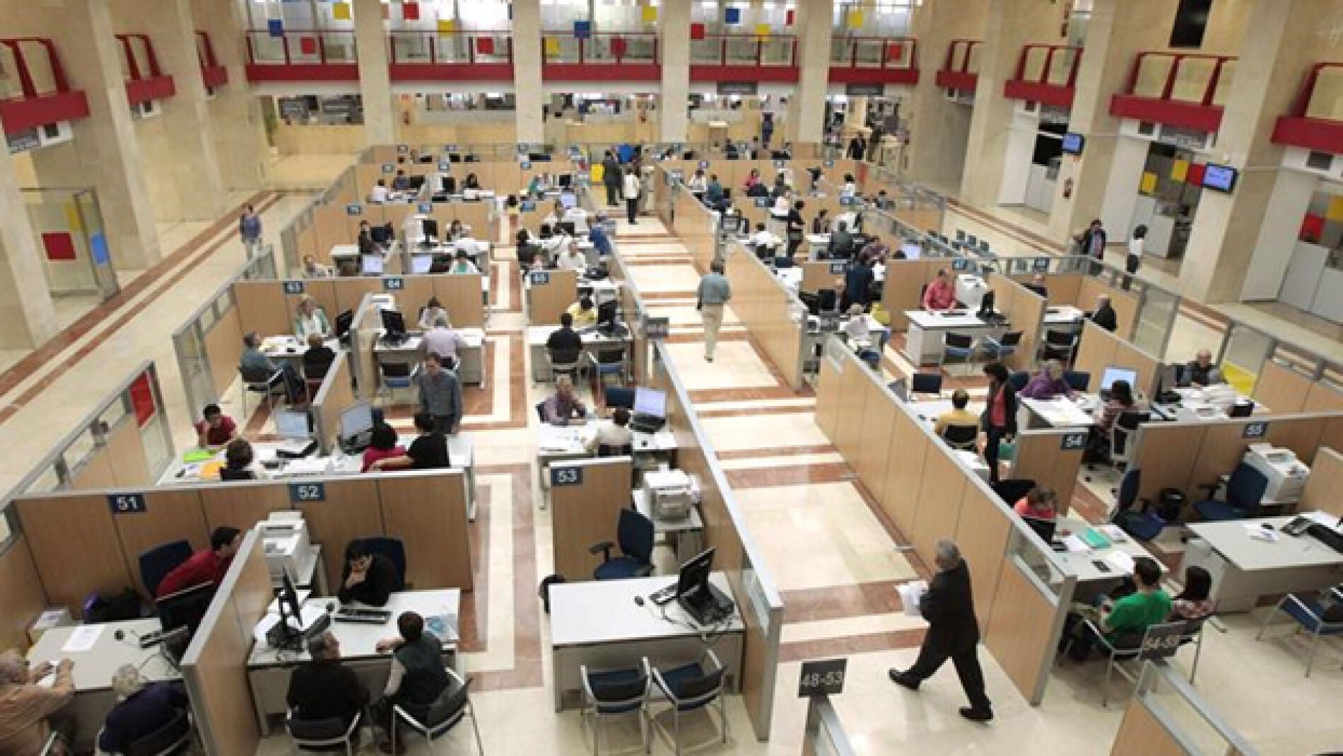 Funcionarios en una administraci&oacute;n p&uacute;blica