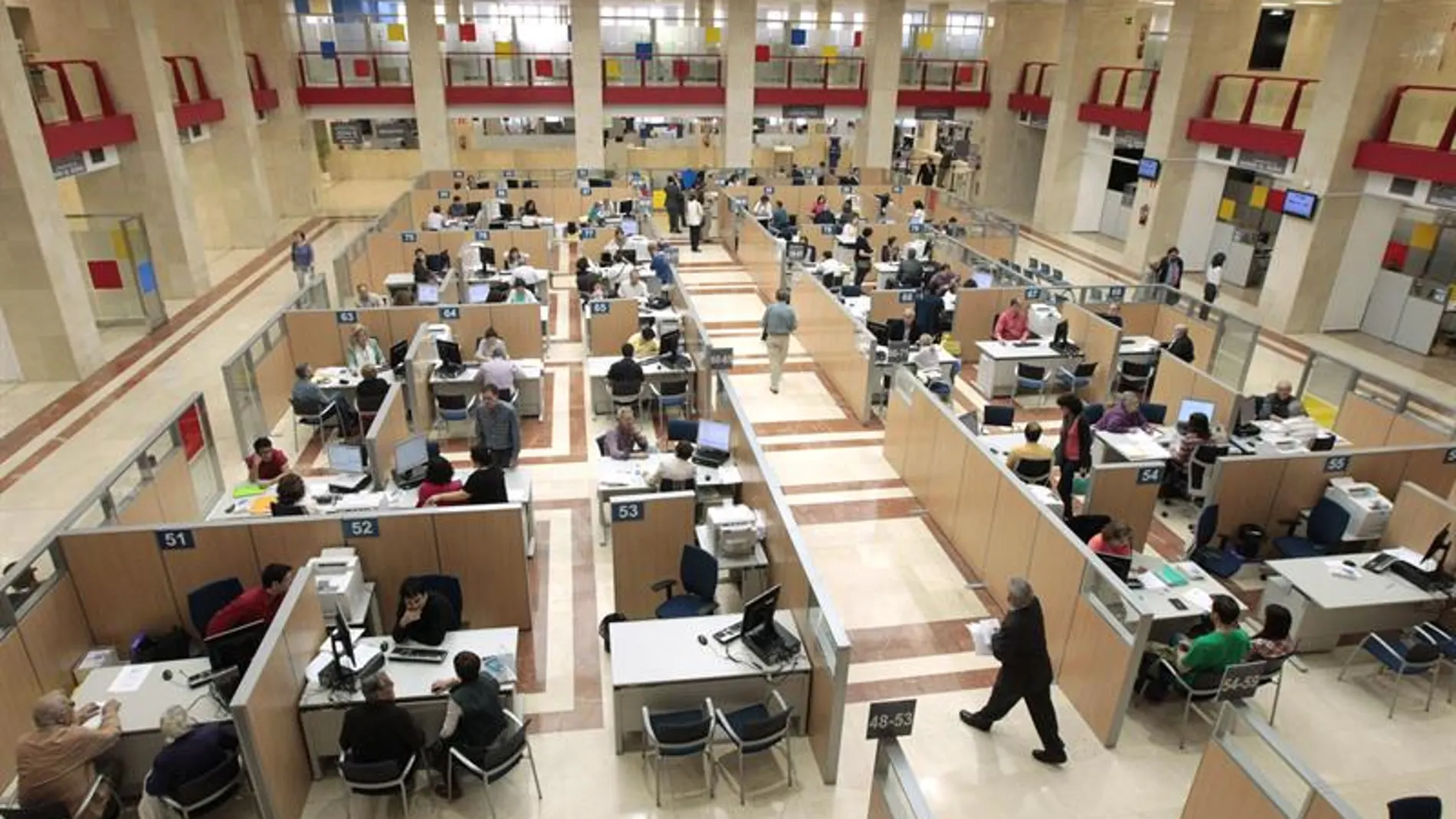 Vista de la delegación de Hacienda de Guzmán el Bueno, en Madrid Vista de la delegación de Hacienda de Guzmán el Bueno, en Madrid