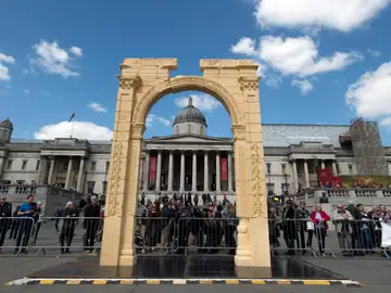 Recrean el Arco de Triunfo de Palmira en la plaza de Trafalgar Recrean el Arco de Triunfo de Palmira en la plaza de Trafalgar
