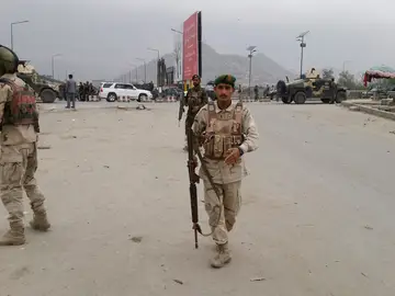 Las fuerzas de seguridad se han desplegado alrededor de la zona de la explosión Las fuerzas de seguridad se han desplegado alrededor de la zona de la explosión