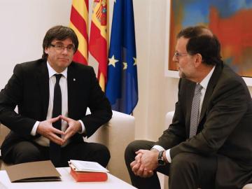 Mariano Rajoy y el presidente de la Generalitat, Carles Puigdemont 