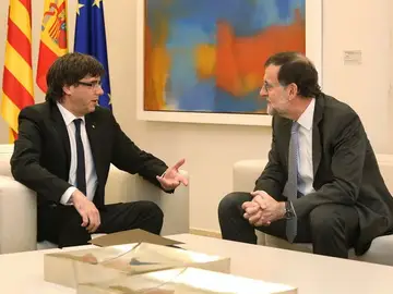 Mariano Rajoy y Carles Puigdemont, reunidos en La Moncloa Mariano Rajoy y Carles Puigdemont, reunidos en La Moncloa