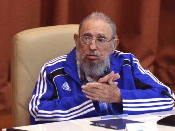 Fidel Castro en la clausura del VII Congreso del Partido Comunista de Cuba