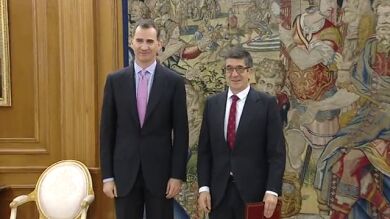 Patxi López facilita al Rey la lista de portavoces que asistirán a la nueva ronda de consultas