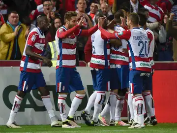 Los jugadores del Granada celebran un gol Los jugadores del Granada celebran un gol
