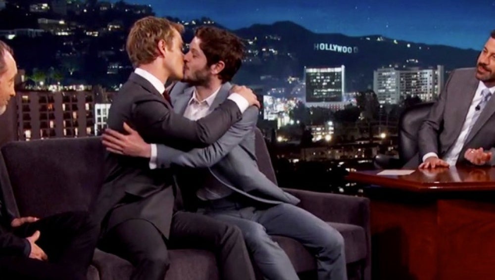 Theon y Ramsay sellan la paz en 'Jimmy Kimmel Live'