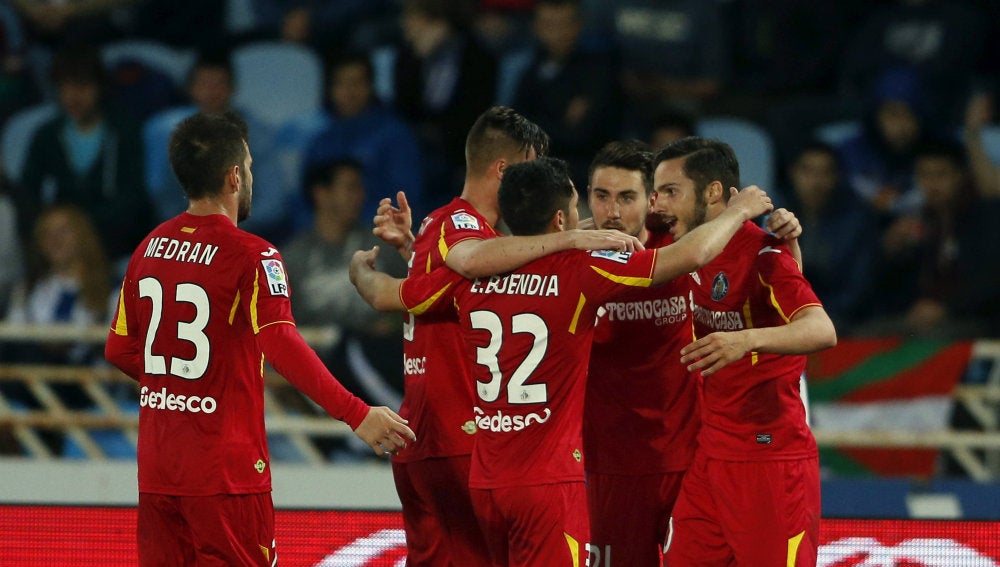 Los jugadores del Getafe celebran el gol