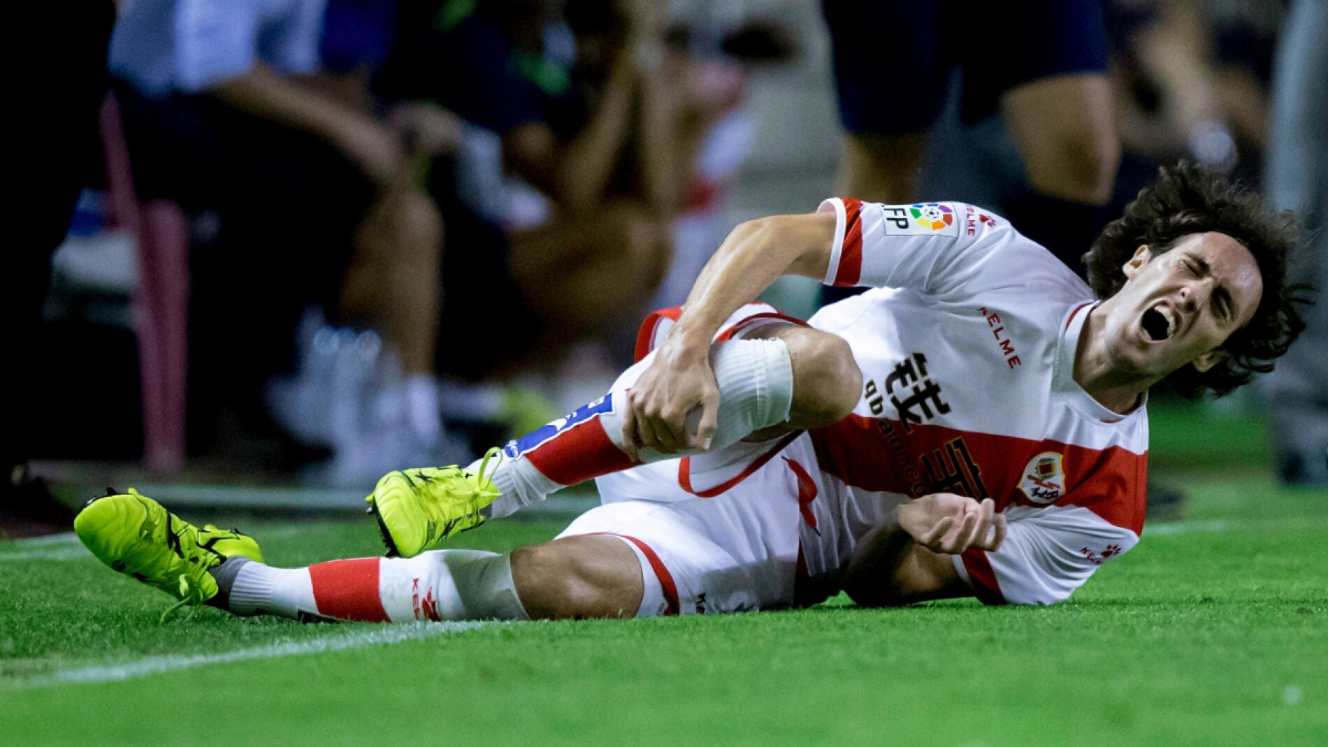 Ra&uacute;l Baena se duele en el c&eacute;sped