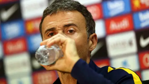 Luis Enrique bebe agua Luis Enrique bebe agua