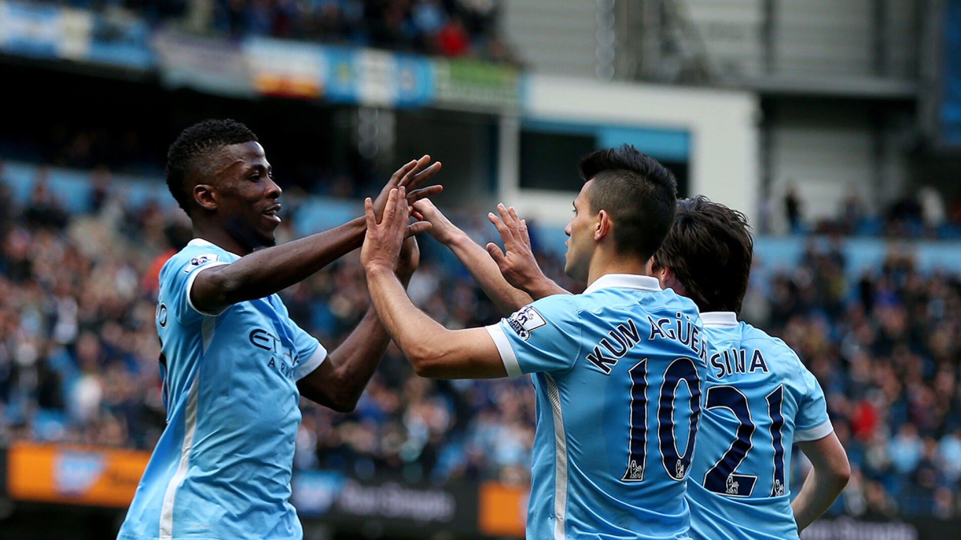 Los del Manchester City celebran su gol durante el partido ante el Stoke