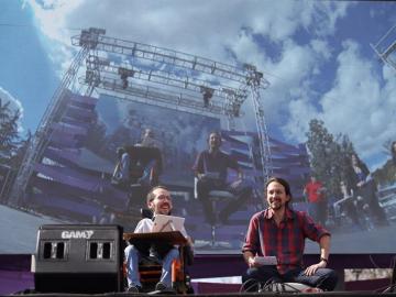 Iglesias y Echenique durante el discurso