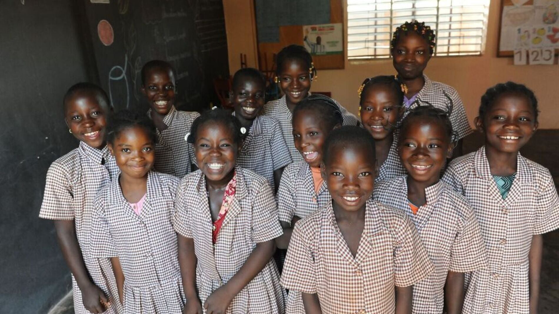 Ni&ntilde;as que participan en un proyecto solidario de Burkina Faso