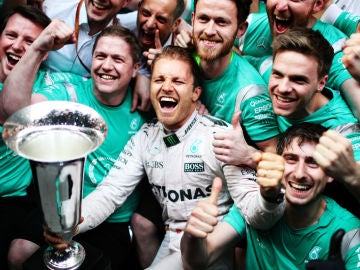 Nico Rosberg celebra su victoria en China