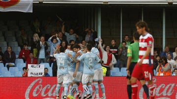 Los jugadores del Celta celebran el gol de Iago Aspas ante el Granada