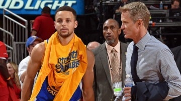 Stephen Curry junto a Steve Kerr