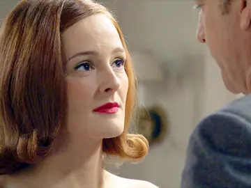 Víctor y Loli cada vez se sienten más atraídos el uno por el otro Víctor y Loli cada vez se sienten más atraídos el uno por el otro