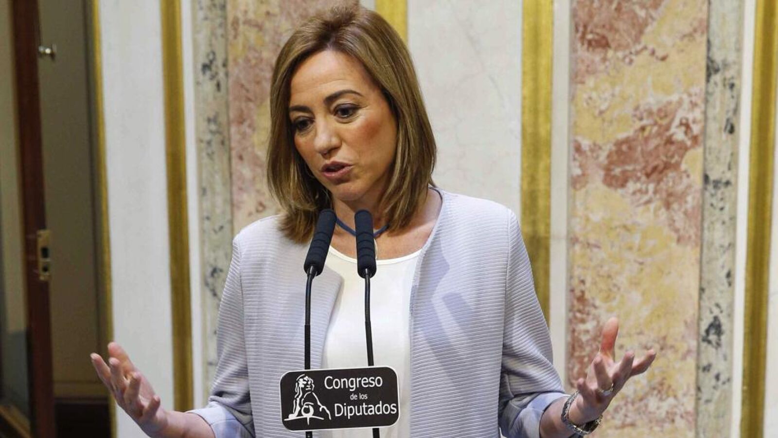 Carme Chacón se lía en Twitter y confunde al Rey con el presidente del Gobierno