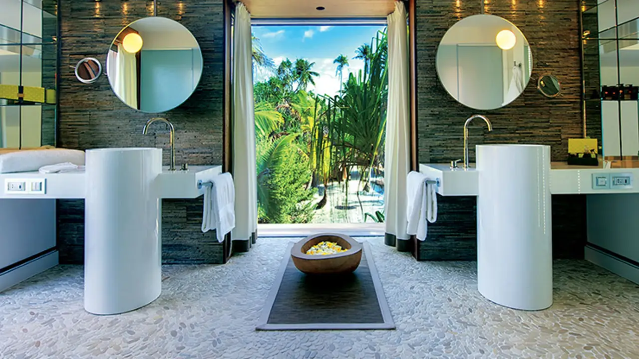 Un viaje idílico a la isla privada de Marlon Brando