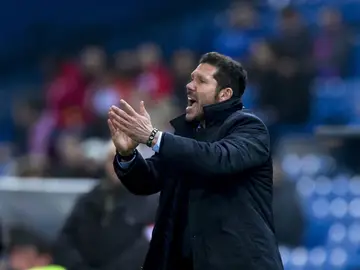 Simeone, dando instrucciones desde la banda Simeone, dando instrucciones desde la banda