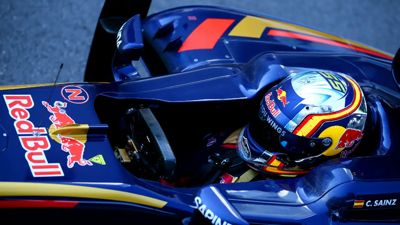 Sainz, en el cockpit del Toro Rosso