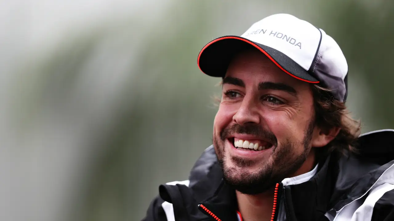 Alonso, sonriente