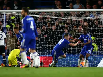 Cahill anota el primer gol ante el Tottenham Cahill anota el primer gol ante el Tottenham