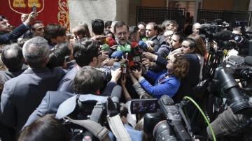 Mariano Rajoy, ante los micrófonos de los periodistas