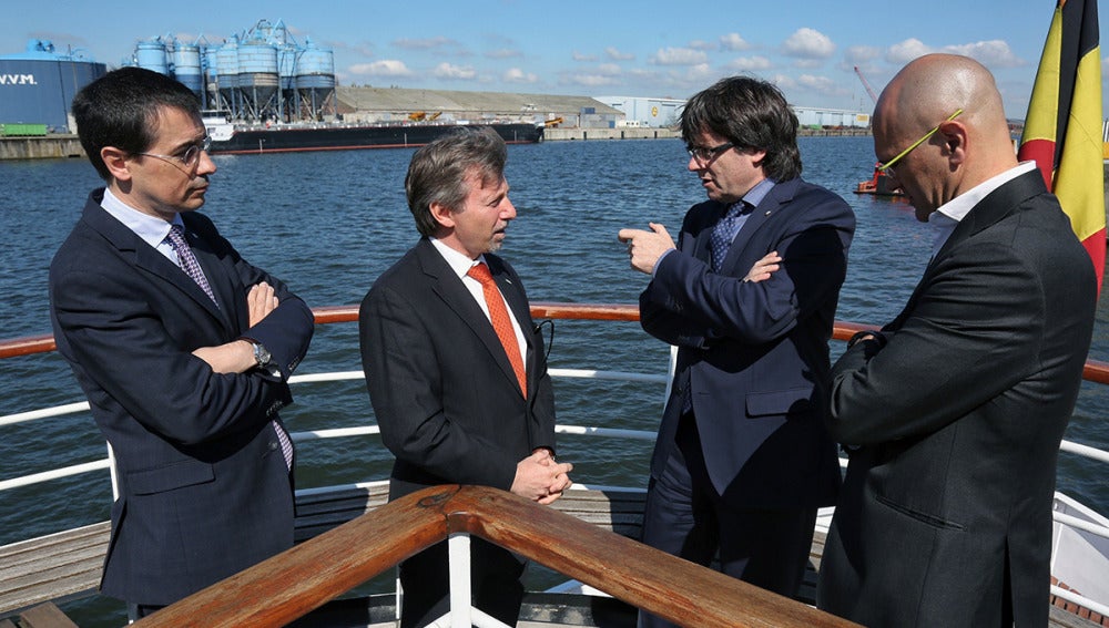 Puigdemont y Romeva, en le puerto de Gante