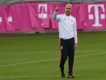 Guardiola dirige el entrenamiento del Bayern Guardiola dirige el entrenamiento del Bayern