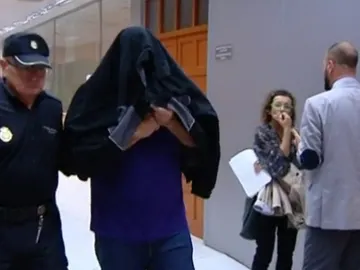 Uno de los policías detenidos Uno de los policías detenidos