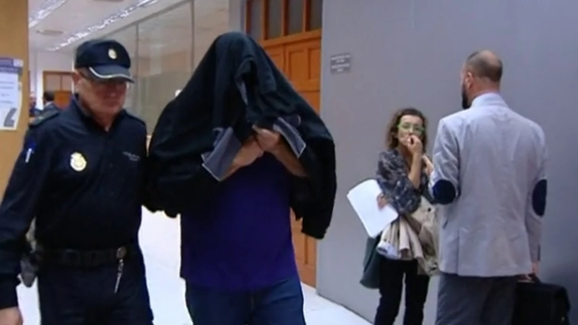 Uno de los policías detenidos Uno de los policías detenidos