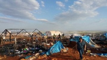 Imagen del campamento de refugiados bombardeado