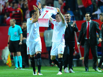 Gameiro dedica uno de sus goles a Krohn-Dehli, gravemente lesionado en el partido de ida